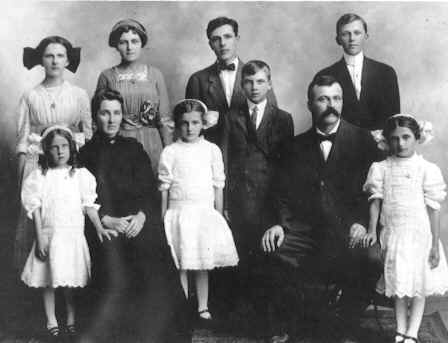 John Kinderman family about 19010, Oshkosh, WI